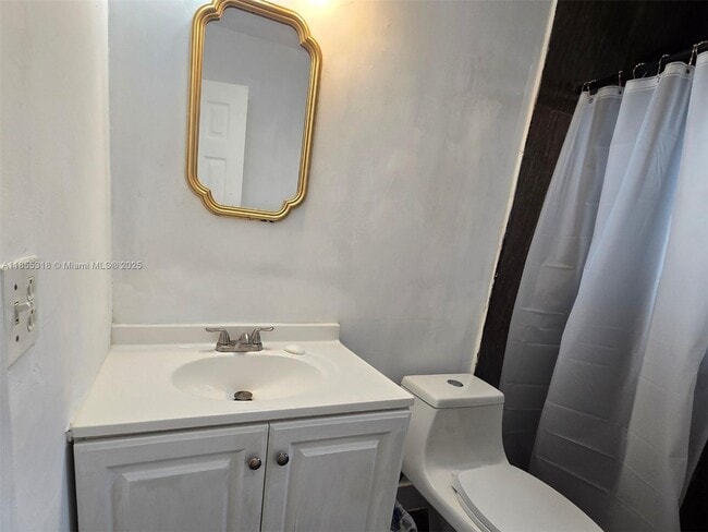 Building Photo - 4101 SW 54th Ct