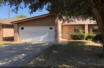 Building Photo - 3004 Charlinda Dr