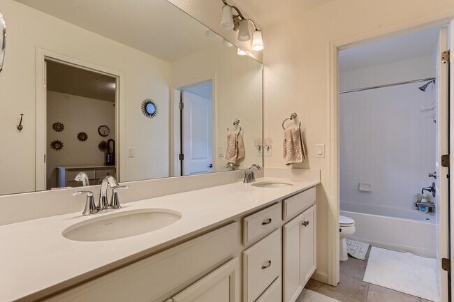Building Photo - Stunning Newer-Built Home in Desirable Pal...