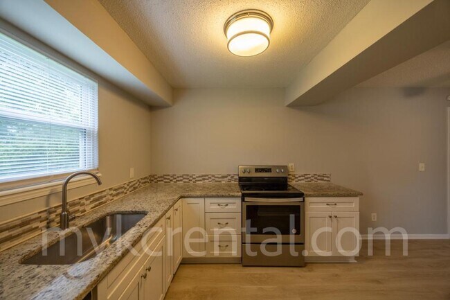 Building Photo - 6441 Hallet St