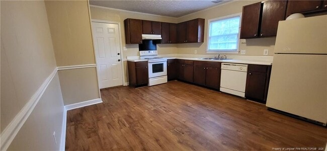 Building Photo - 1005 N Elm St