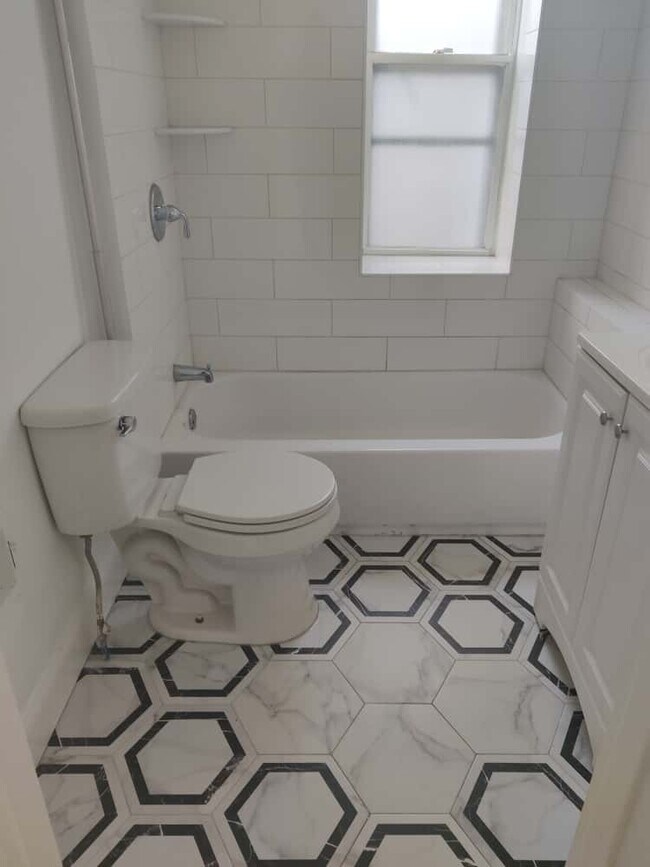 Building Photo - 142 N 54th St