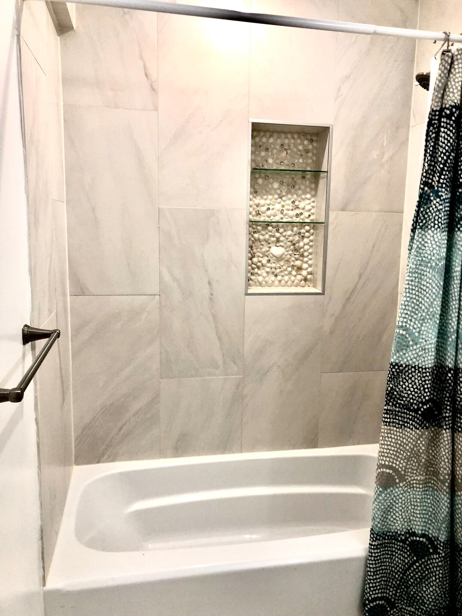 Close up of tub/shower - 1632 5th St NW