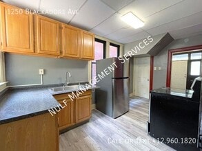 Building Photo - 1250 Blackadore Ave