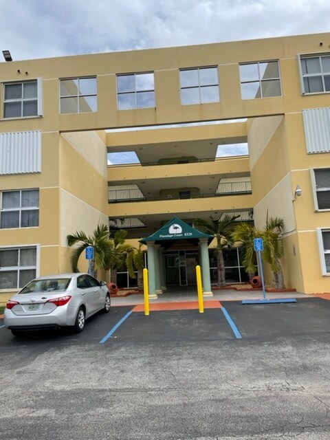 Primary Photo - 8320 NW 8th St