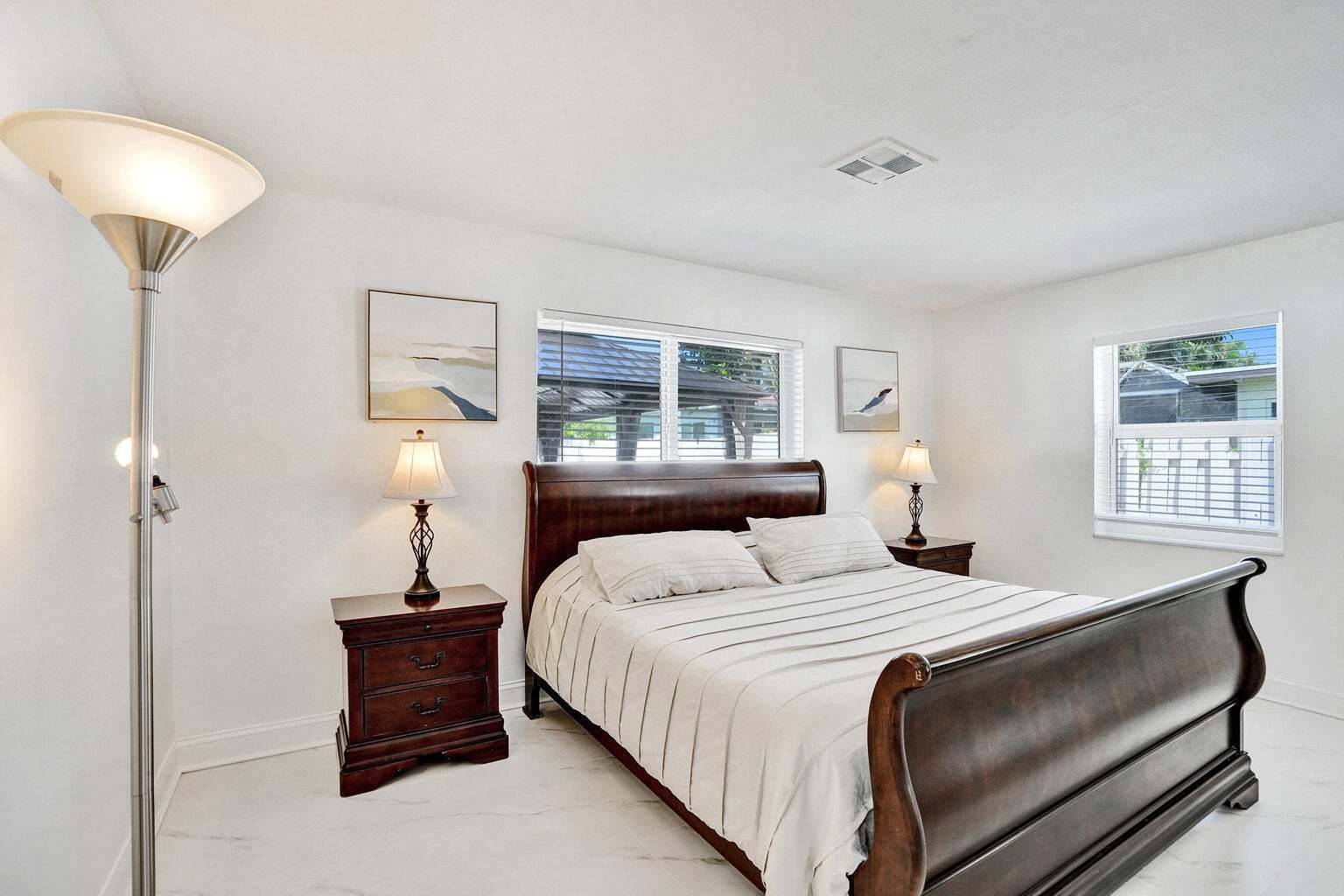 Building Photo - 1633 SE 5th Ct