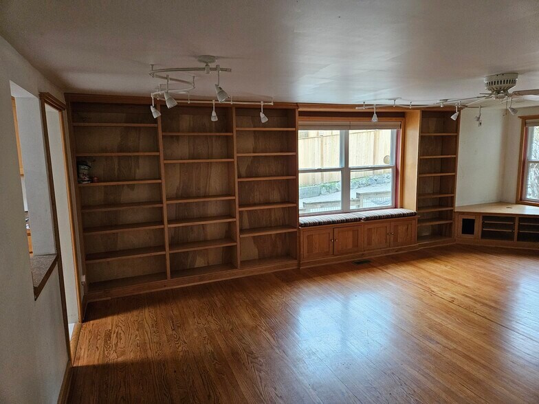 Building Photo - 12341 36th Ave NE