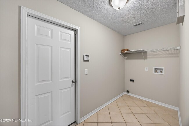Building Photo - 3550 Sheldrake Dr