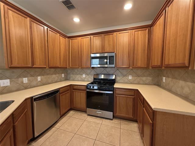 Building Photo - 559 Rockledge Ct