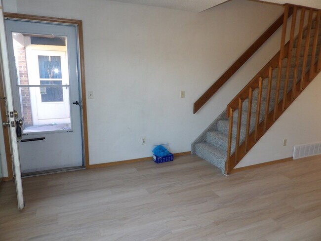 Building Photo - 6419 Village Ln