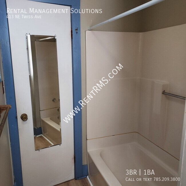 Building Photo - 413 NE Twiss Ave