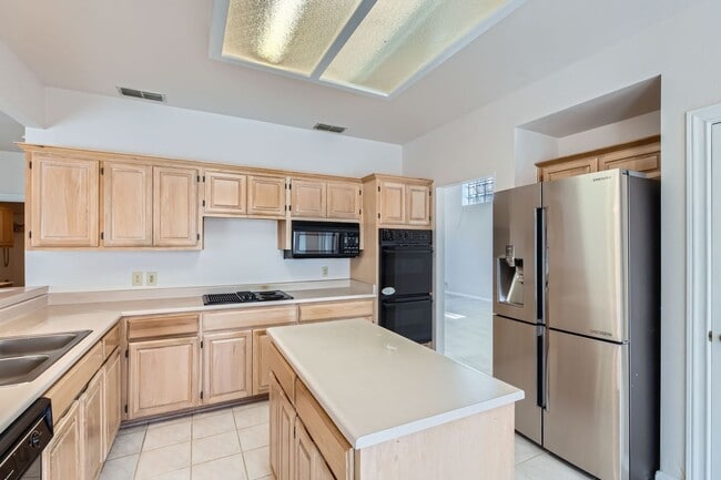 Building Photo - Beautiful 4-bedroom, 3-bath home in the de...
