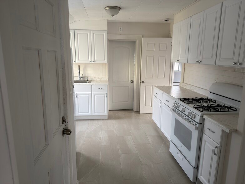 Building Photo - 462 Hackensack Ave