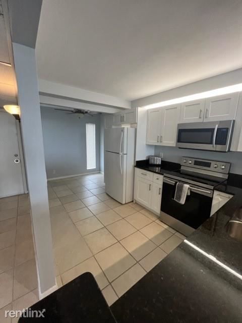 Building Photo - 2 br, 2 bath Condo - 21 Royal Palm Way Uni...