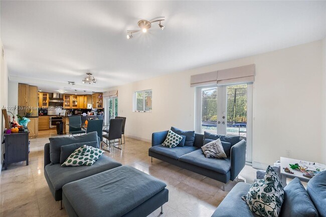 Building Photo - 10670 SW 77th Ave