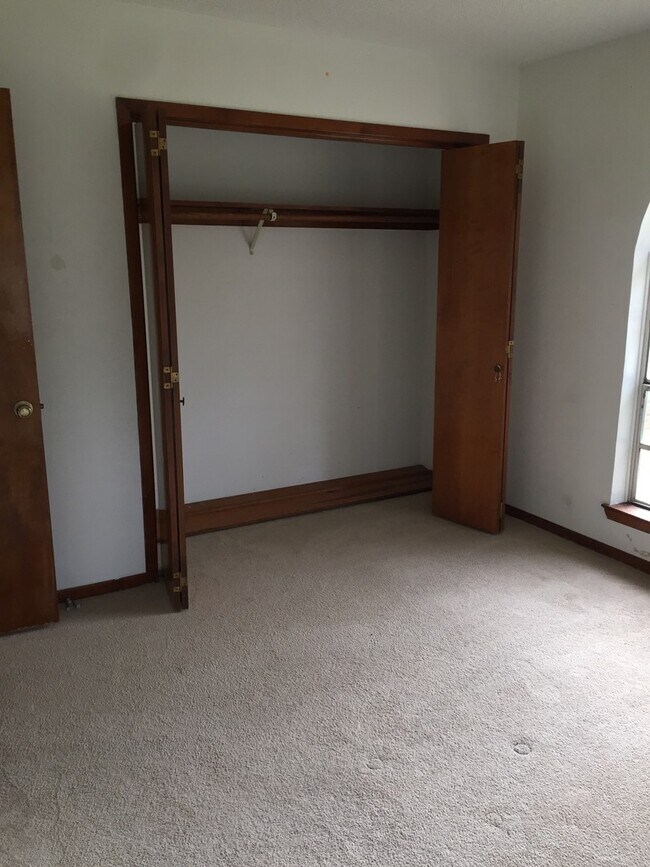 Building Photo - 3 Bedroom 1.75 Bath with a Spacious Lot