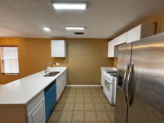 Building Photo - 923 Telstar Loop NW