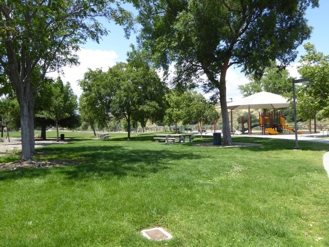 Building Photo - COMING SOON! Cozy 1-Bedroom Single-Story Duplex Home in Newhall