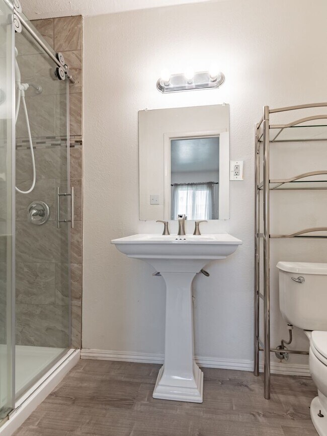 Building Photo - Charming 2 Bed / 2 Bath Home with Trailer Parking – Sanger, CA