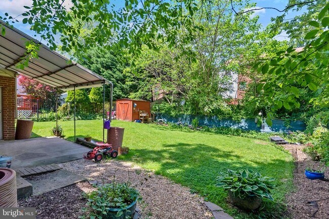 Building Photo - 921 Langley Dr