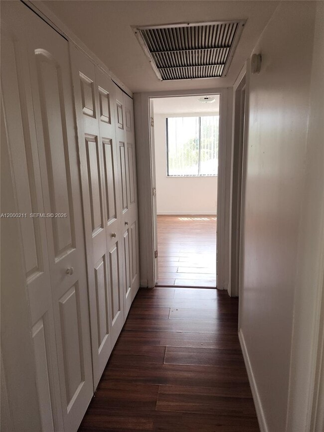 Building Photo - 4222 Inverrary Blvd