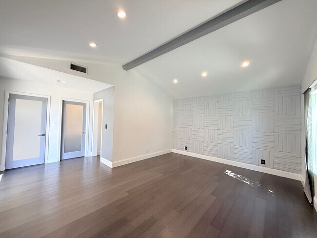 Building Photo - 9354 Glory Ave