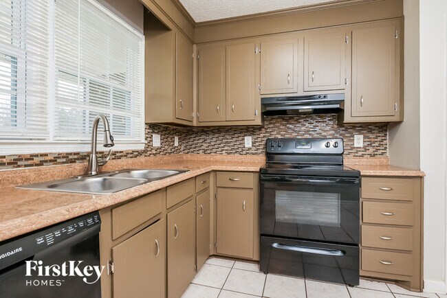 Building Photo - 7720 Quest Dr