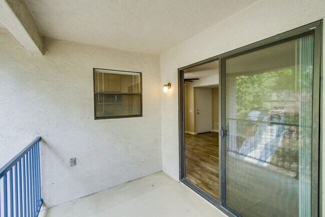 Building Photo - 10331 Azuaga St