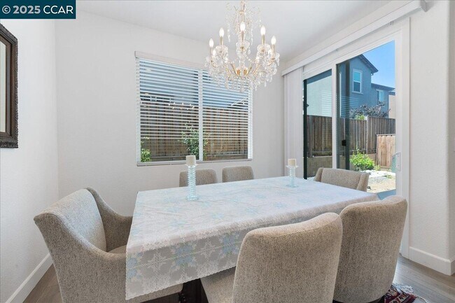 Building Photo - 300 Hideaway Ln