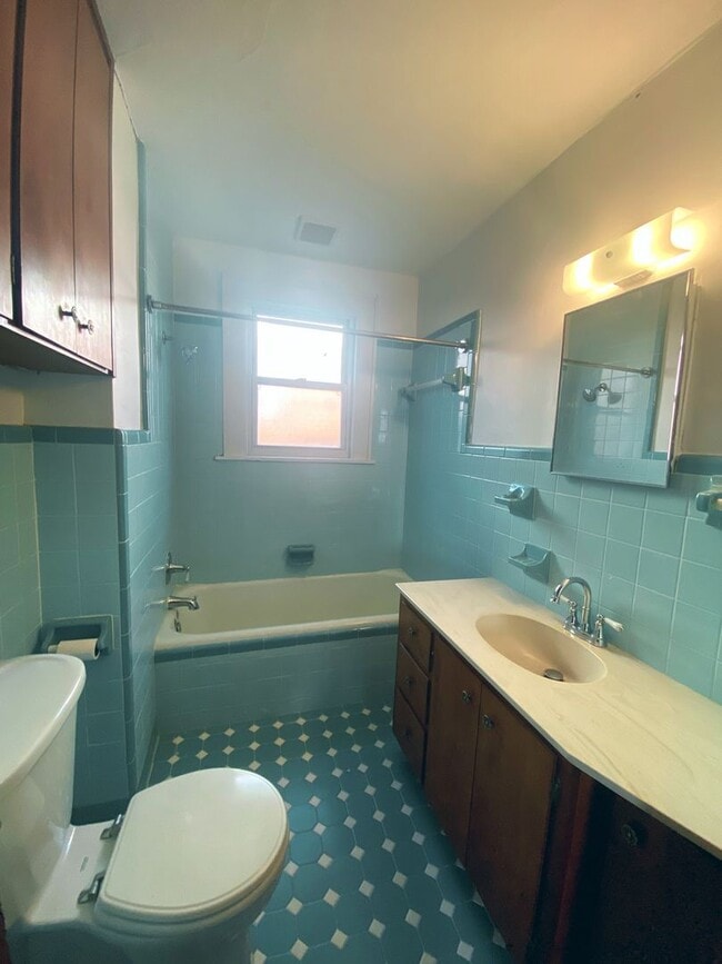 Building Photo - 1003 N 16th St