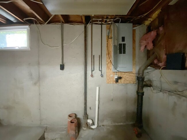 Building Photo - Corner Lot Charmer with 2-Car Garage in Ov...
