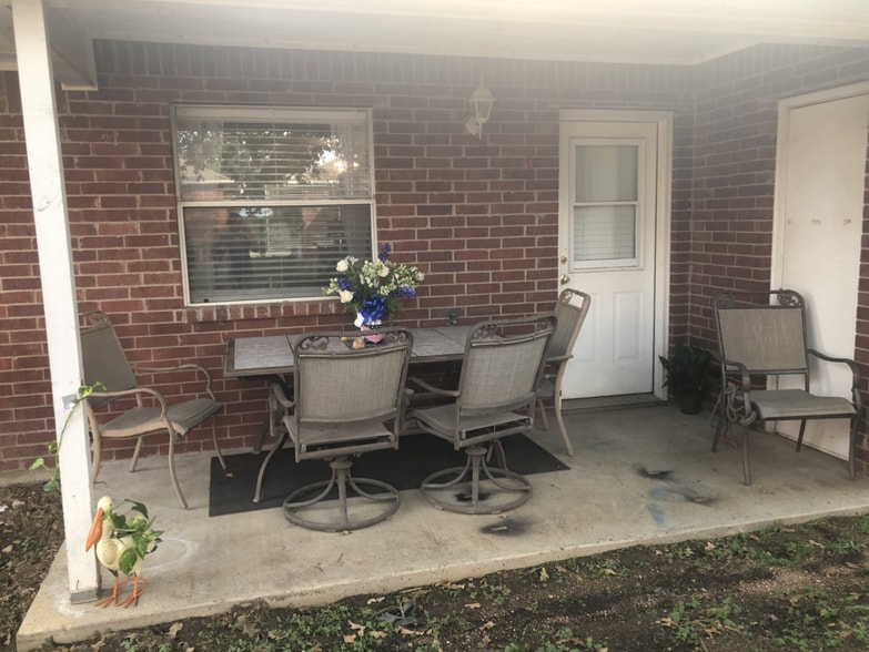 Building Photo - 2201 Ridgeview