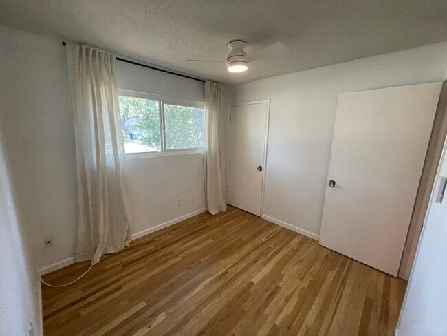 Building Photo - 2117 Deerfield Ave