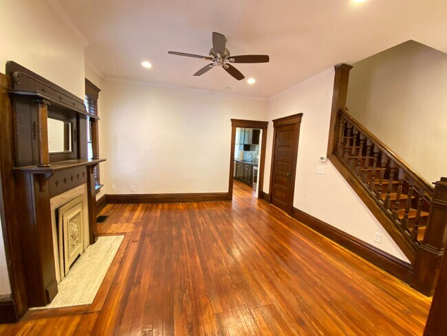 Building Photo - Hunter Ave 1045-1047 GW2