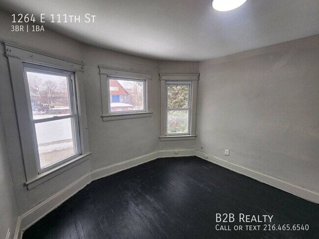 Building Photo - 1264 E 111th St