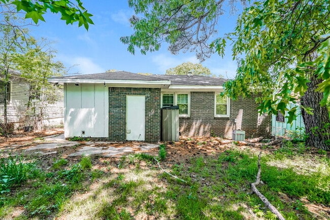 Building Photo - “Freshly Renovated 3BR w/ Fenced Yard – Pe...