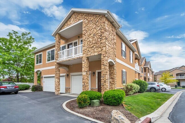Building Photo - 1068 Canyon Meadow Dr