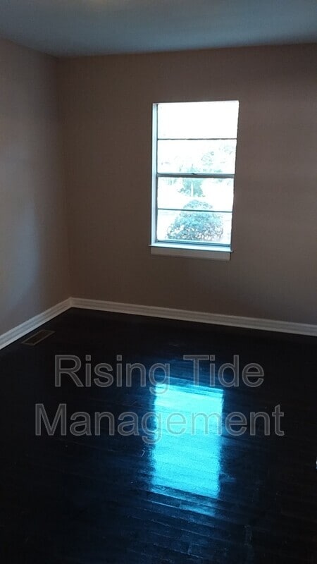 Building Photo - 900 Lynn Dale Ln