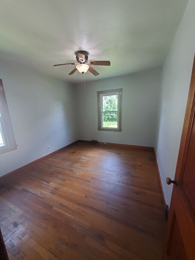 Building Photo - 3 bedroom, 1 bath in Rock island