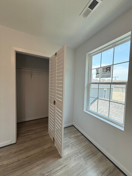 Building Photo - 156 Tynes St