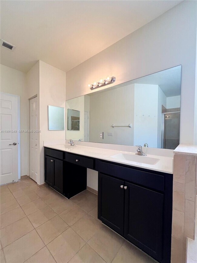 Building Photo - 422 SE 34th Terrace