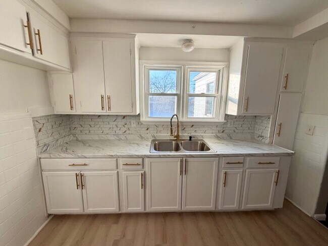 Building Photo - Three bedroom One and a half bath Brick Colonial home for lease