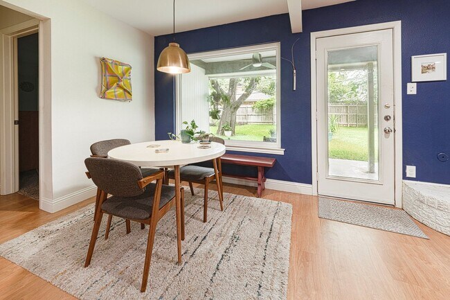 Building Photo - The Perfect Blend of Comfort, Style & Functionality in Ridglea Hills!