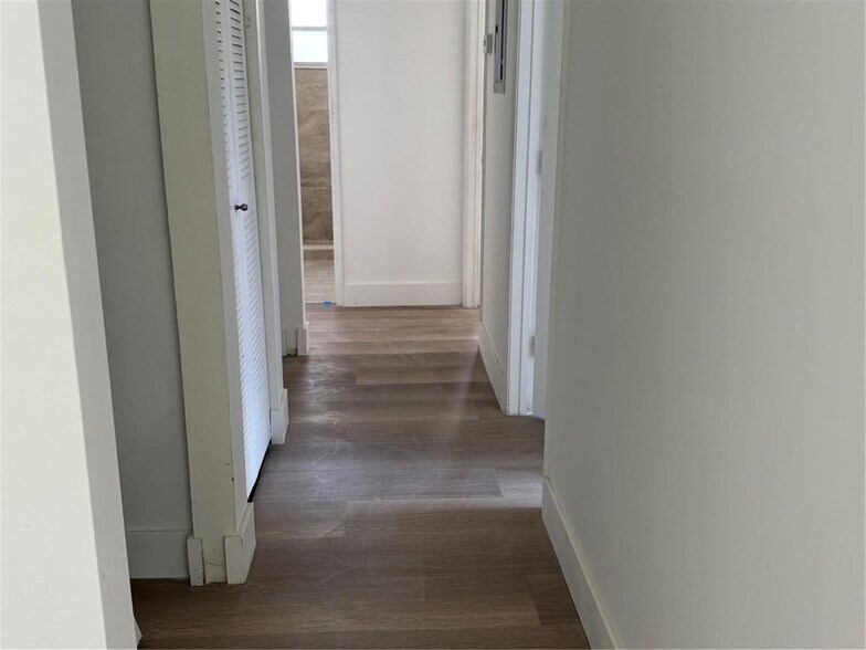 Building Photo - 15749 Woodgate Ct