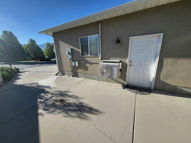 Building Photo - 1281 Fox Trot Cir