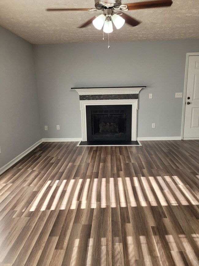 Building Photo - Recently Updated Condo for Home