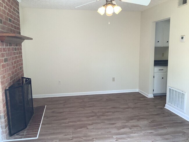 Building Photo - SLEEPY CREEK DR - 270/272