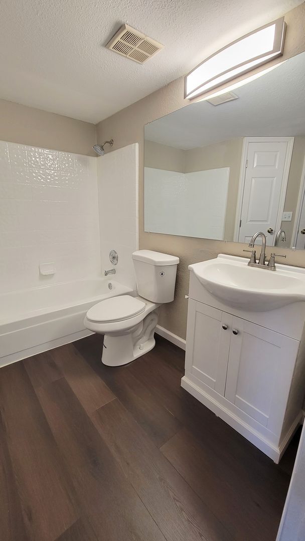 Building Photo - Cozy 1BR/1BA Condo w/ A/C • Full Kitchen Suite • Assigned Parking in Tucson