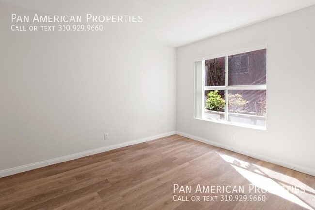 Building Photo - 10380 Almayo Ave