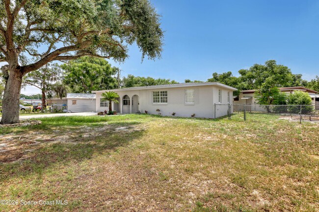 Building Photo - 807 Hillsdale Dr